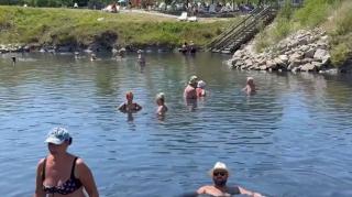 Staţiunea supranumită Litoralul Ardealului, care atrage turiştii străini ca un magnet: "Este foarte frumos"