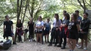 Drumeție în Apuseni, devenită lecție de supraviețuire pentru 40 de viitori medici veniți din întreaga țară