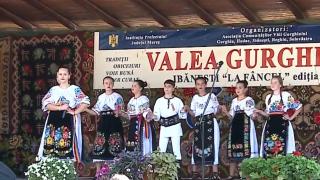 Petrecere la Ibăneşti: gulaş, bulz şi dansuri populare. Evenimentul, deja tradiţie, e ca o întoarcere în timp