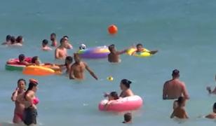 Inconștiență pe litoral. Turiștii ignoră steagul roșu și cer să intre în mare pe propriul risc: Am intrat 10m