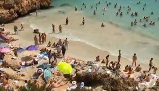 Cea mai frumoasă plajă din Mallorca, distrusă de turişti. Peste 4.000 de vizitatori pe zi