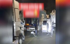 Şoferi români de TIR, terorizaţi de hoţi în parcările din Europa. Indivizi mascaţi, filmaţi în acţiune