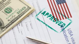 SUA testează sistemul "viză pe bani". Categoriile de cetăţeni străini care vor plăti 15.000 de dolari