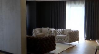 UNTOLD 2025. Cameră de hotel cu vedere spre scena principală, închiriată cu 600 de euro pe noapte