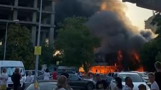 Incendiu puternic la fostul club Bellagio din Mamaia, înconjurat de hoteluri. Clădirea e abandonată de 15 ani