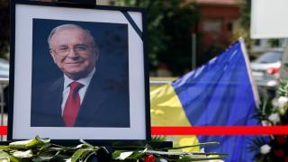 Ion Iliescu a părăsit pentru totdeauna palatul Cotroceni în aplauze şi huiduieli