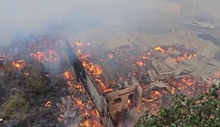 "Am auzit o bubuitură mare". A ars fostul club Bellagio din Mamaia. Autorităţile nu exclud nicio ipoteză