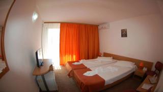 Bărbat reținut după ce a furat bani din două camere de hotel din Eforie Nord. Una dintre victime era pe balcon