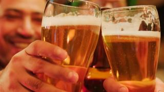 Ingredientul periculos din berea fără alcool. Care sunt riscurile pentru sănătate