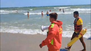 Steagul roşu, ignorat cu desăvârşire de turişti pe litoral. Salvamar: "E misiune aproape imposibilă"