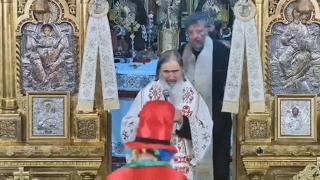 ÎPS Teodosie s-a trezit cu un clovn, în timpul slujbei de la Catedrala Arhiepiscopală din Constanța
