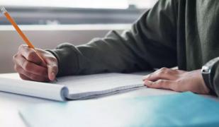 Cine primeşte bursă în 2025-2026: Cele de merit, rezervate pentru primii 15% din elevii clasei. Cât e valoarea