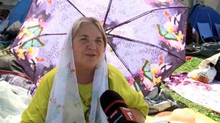 "Suntem obişnuiţi cu toate anotimpurile". Poveştile pelerinilor care fac 130 km pe jos de Sfânta Maria