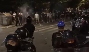 Proteste violente în Serbia. Poliția a folosit gaze lacrimogene, sediul partidului de guvernământ, vandalizat