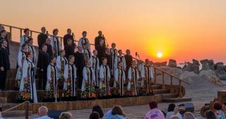 Spectacol de excepţie susţinut de Corul Madrigal la malul mării. Turiştii, fermecaţi de vocile artiştilor