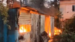 Bărbat din Reşiţa, găsit carbonizat după ce baraca în care se adăpostea s-a făcut scrum