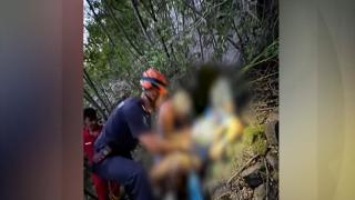 Aterizare forțată cu parapanta: bărbat de 37 de ani, salvat de pompierii alpiniști din Hunedoara