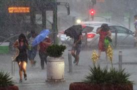 Vremea la extreme. Cod portocaliu de caniculă în vest, cod galben de furtuni în mai multe judeţe