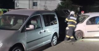 Accident cu 4 maşini în Botoşani. Doar o minune a făcut ca doar un pieton să se aleagă cu răni uşoare