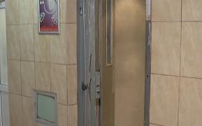 Capcanele morţii din blocurile vechi din Bucureşti. Şapte din zece lifturi au durata de funcţionare depăşită