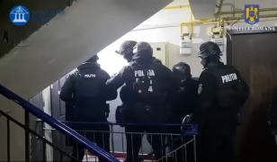 Percheziţii la locuinţele unor poliţişti rutieri suspectaţi de corupţie şi la sediul IPJ Vâlcea