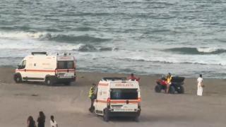 "Vedeţi cu cine am de-a face?" Dialogul dintre un salvamar şi un turist care vrea în apă pe steag roşu