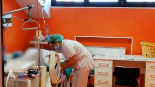 Bărbat cu arsuri pe 50% din corp, refuzat de spitale. De o săptămână aşteaptă un miracol la Cluj