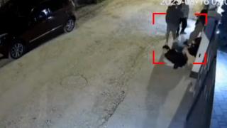 Şase tineri din Săcele, fugăriţi de urs pe stradă. Momentul, filmat: "Copiii ăştia puteau să fie victime"