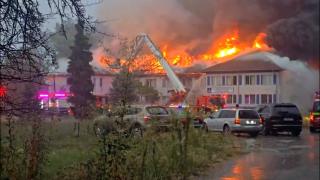 Incendiu la o clădire de birouri din Piteşti. Femeie blocată în interiorul inundat de fum, salvată de pompieri