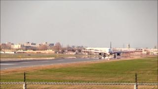 Topul ţărilor în funcţie de câţi aplaudă la aterizare. Românii sunt fruntaşi