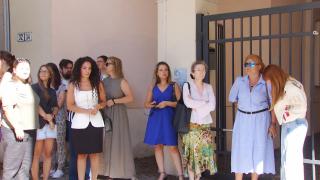 Comasarea şcolilor scoate părinţii în stradă. Vestea aduce nesiguranţă şi teamă pentru ei şi copiii lor