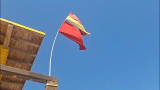 Pericol pe litoral. Salvamarii au arborat steagul roşu şi îi sfătuiesc pe turişti să fie precauţi