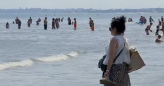 De ce s-a răcit brusc apa Mării Negre și ce îi așteaptă pe turiștii care vin pe litoral