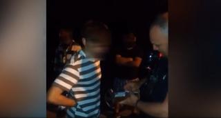 Gest de onoare la Onești. O copilă a găsit un portofel și cu ajutorul jandarmilor l-a înapoiat proprietarului