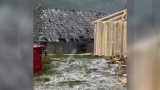 Zăpadă la final de august în România. Imaginile surprinse de turişti în Munţii Rodnei, la 2.000 m altitudine