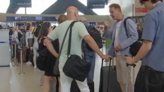 Cu ce buletine mai pot călători românii în ţările UE. Data limită până la care vor fi acceptate cele fără cip