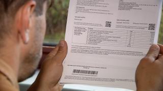 Românii au primit facturi şi de 6.000 de lei la electricitate, după regularizare şi majorarea TVA la 21%
