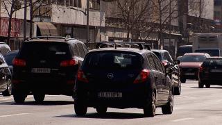 Plăcuţele de înmatriculare vor fi livrate direct acasă. Şoferii trebuie să plătească un comision