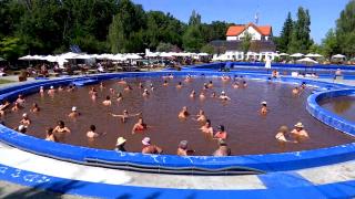 Staţiuni cu turişti mai mulţi decât localnici. Mii de oameni se tratează în lacurile saline de la Ocna Șugatag