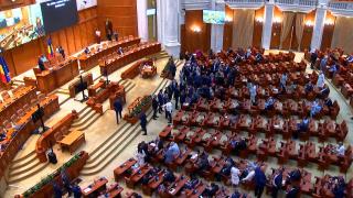 Guvernul adoptă 5 pachete de austeritate, dar îl amână pe cel care rezolvă deficitul: reforma bugetarilor