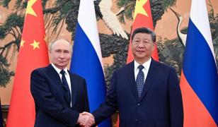 Prietenii "dragi" Putin şi Xi, la plimbare şi la ceai. Acordul major semnat de Rusia şi China la Beijing