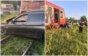 Copil de 8 ani rănit, după ce mașina condusă de tatăl său a fost lovită de tren în Iași