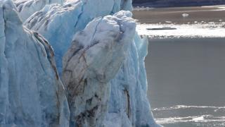 Ce a mai rămas din cel mai mare aisberg din lume după ce s-a rupt în bucăţi şi a ajuns în ape calde