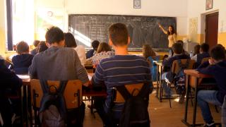 Imnul României şi "Tatăl nostru" înainte de începutul fiecărei zi de şcoală. Ce prevede un proiect AUR