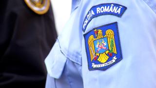 Poliţist din Cluj reţinut după ce a bătut şi tâlhărit o tânără la care apelase pentru favoruri sexuale