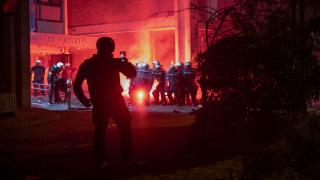 Proteste violente în Serbia. Campusul unei facultăţi a devenit câmp de luptă: "Ne-am săturat! Asta nu e viaţă"