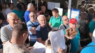 Cozi imense la Taxe şi Impozite Galaţi după ce mii de familii au fost chemate la explicaţii. "Nu merge online"