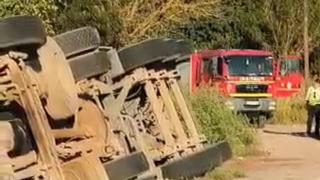 Un şofer de 30 de ani din Neamţ a ajuns în şanţ cu camionul de floarea-soarelui. Tânărul, încarcerat