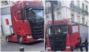 Un camion înmatriculat în România a lovit o casă din centrul orașului Perpignan, în Franța