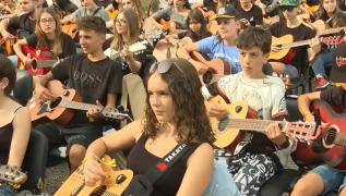 Sibiu, transformat în scenă uriașă. 1.200 de chitariști au cântat la unison, la muzeul ASTRA